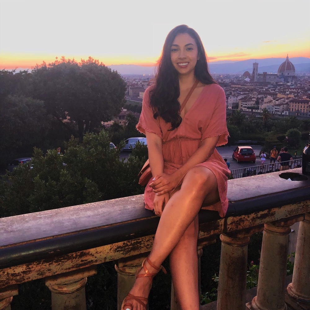 Meet your Posher, Thalia